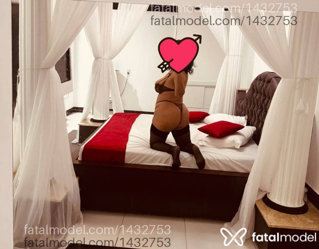 Acompanhante mulher com cabelo castanho de olhos castanhos - Lavinia