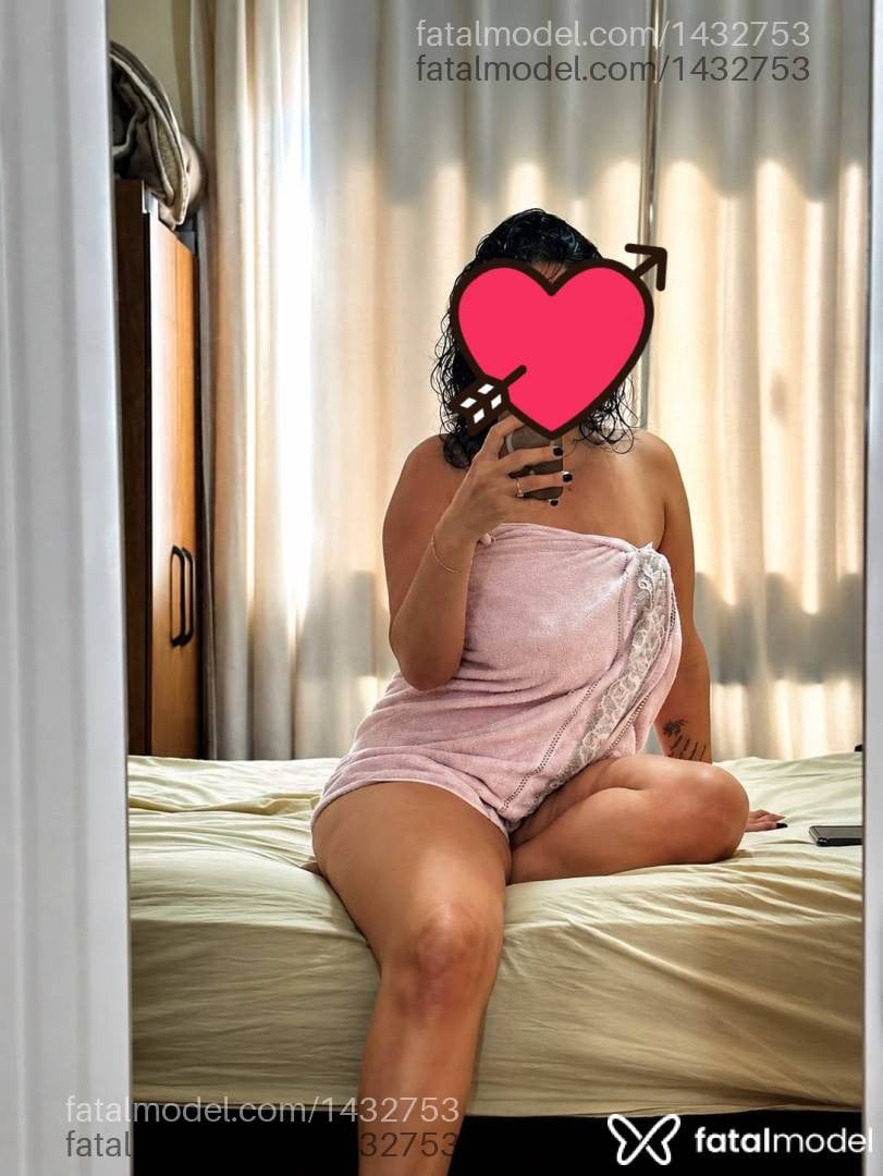 Acompanhante mulher com cabelo castanho de olhos castanhos - Lavinia