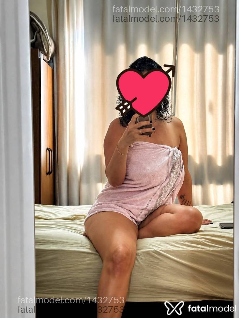 Acompanhante mulher com cabelo castanho de olhos castanhos - Lavinia