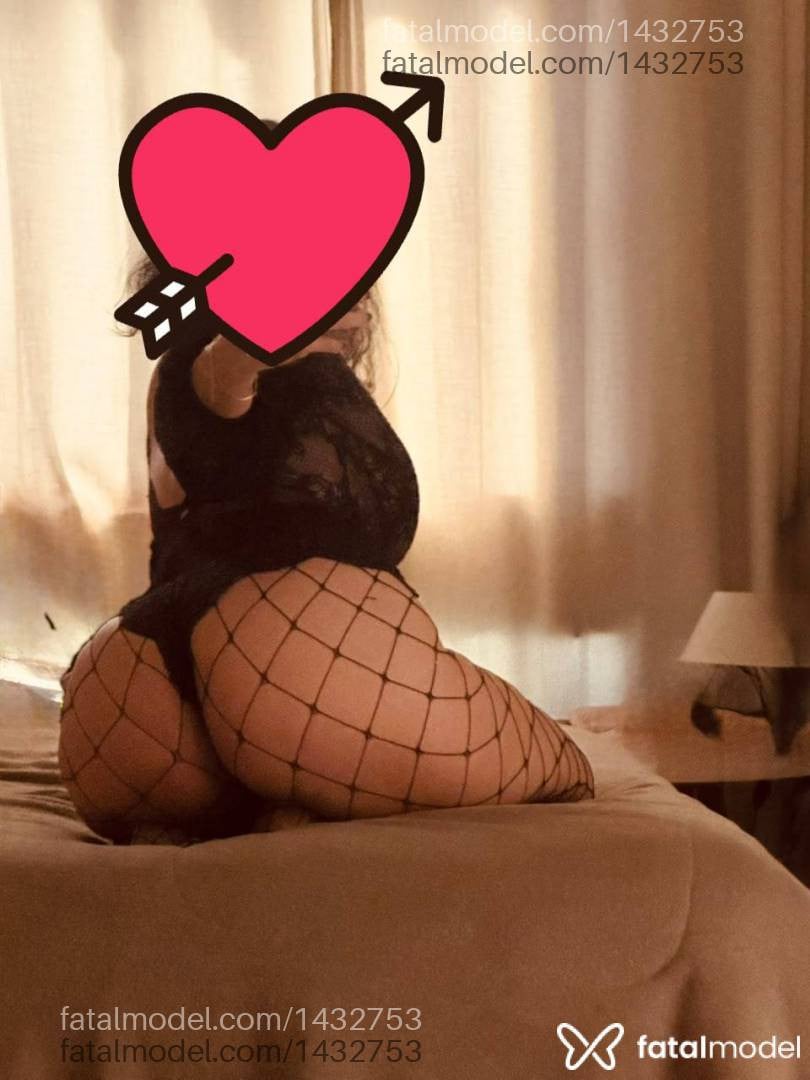 Acompanhante mulher com cabelo castanho de olhos castanhos - Lavinia
