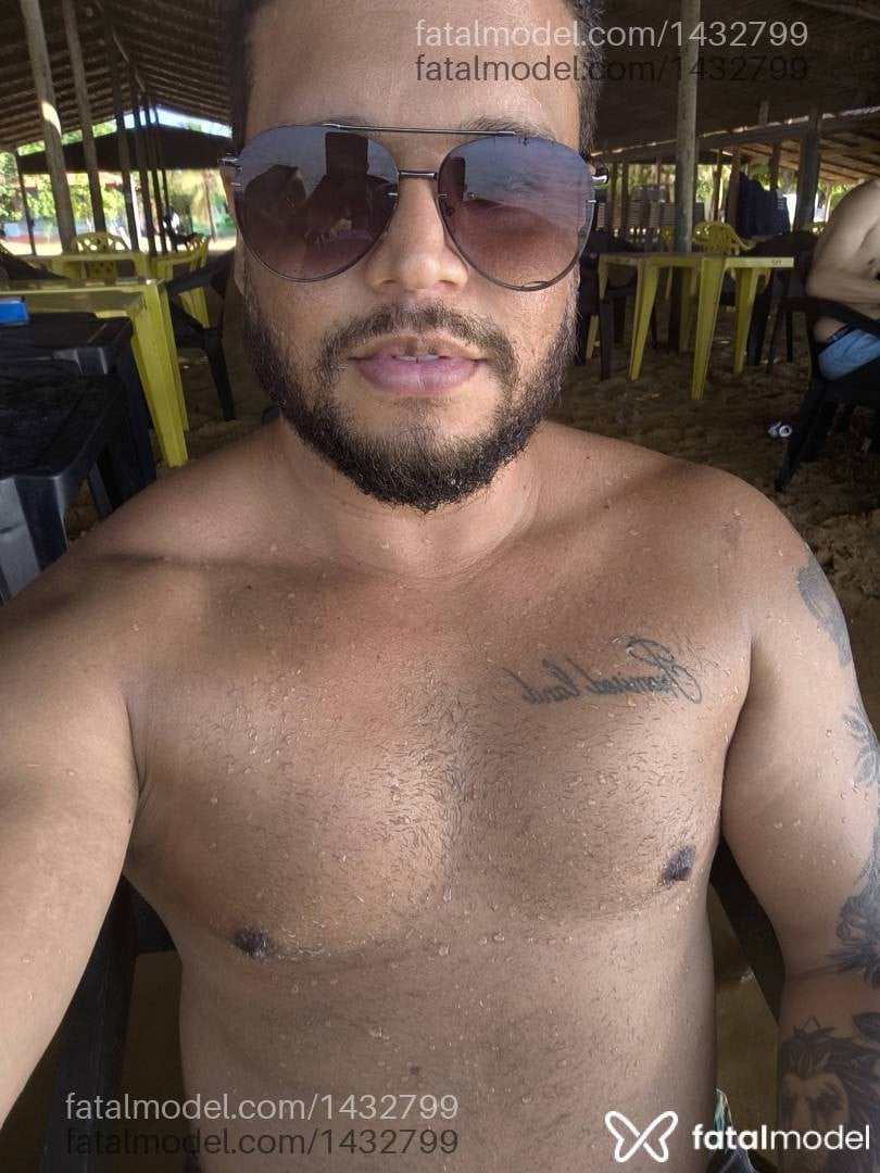 Acompanhante homem com cabelo castanho de olhos castanhos - Márcio Adams