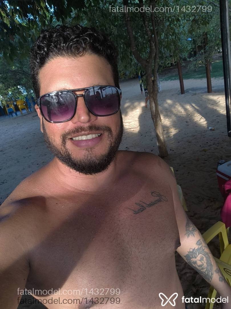 Acompanhante homem com cabelo castanho de olhos castanhos - Márcio Adams