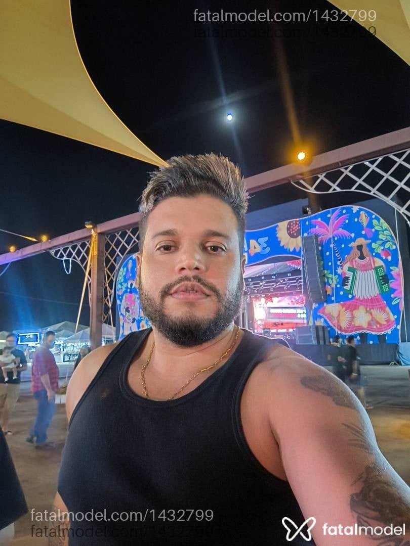 Acompanhante homem com cabelo castanho de olhos castanhos em Palmas - Márcio Adams