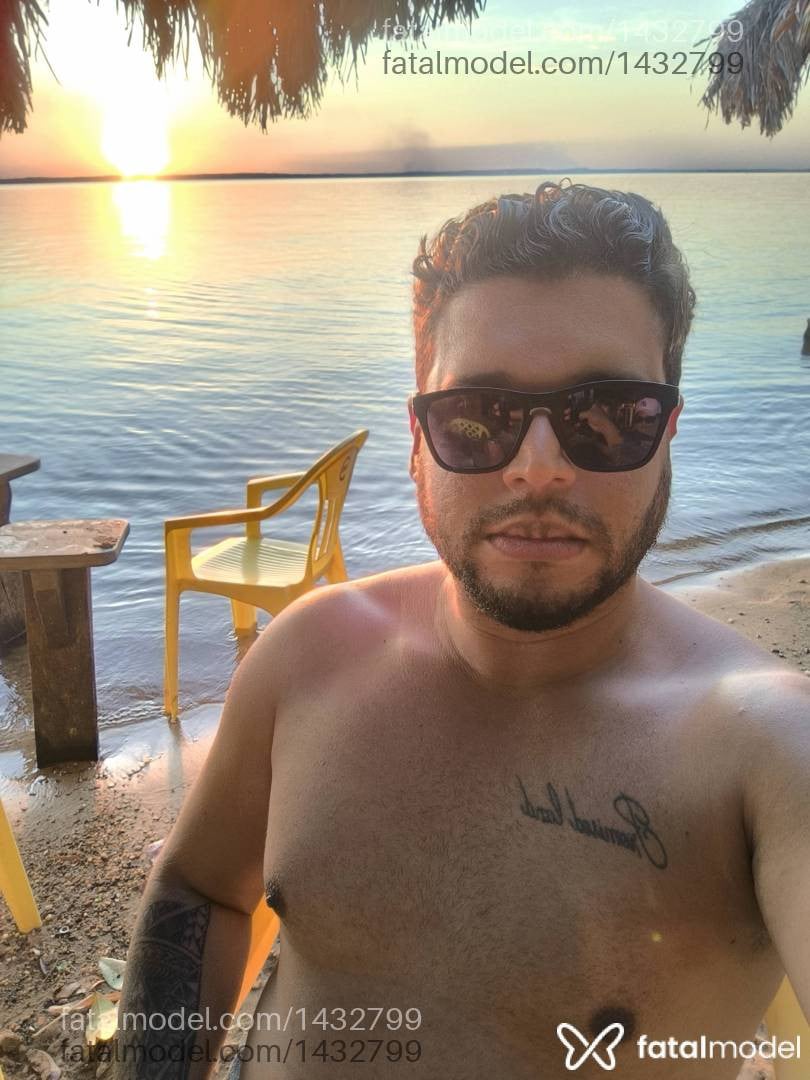 Acompanhante homem com cabelo castanho de olhos castanhos - Márcio Adams