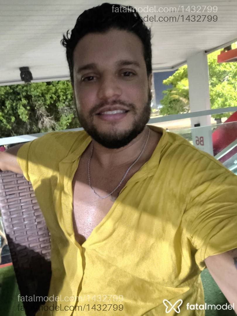 Acompanhante homem com cabelo castanho de olhos castanhos - Márcio Adams