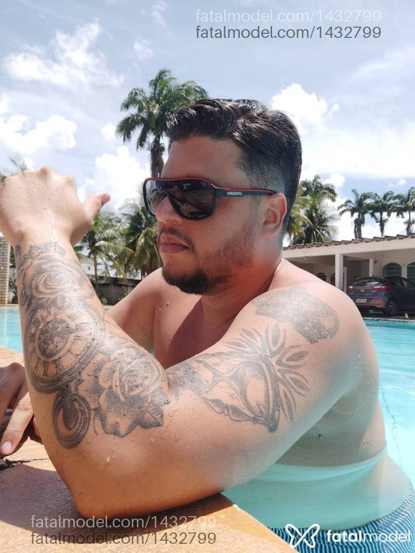 Acompanhante homem com cabelo castanho de olhos castanhos - Márcio Adams
