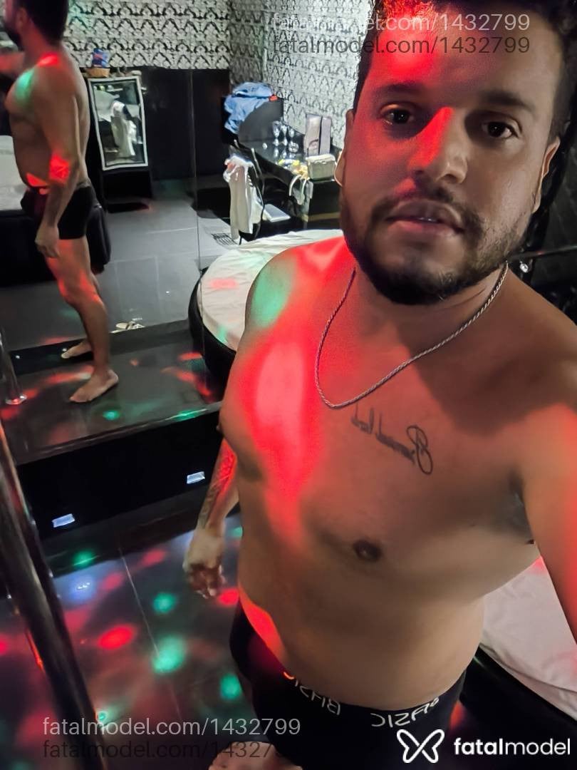 Acompanhante homem com cabelo castanho de olhos castanhos - Márcio Adams