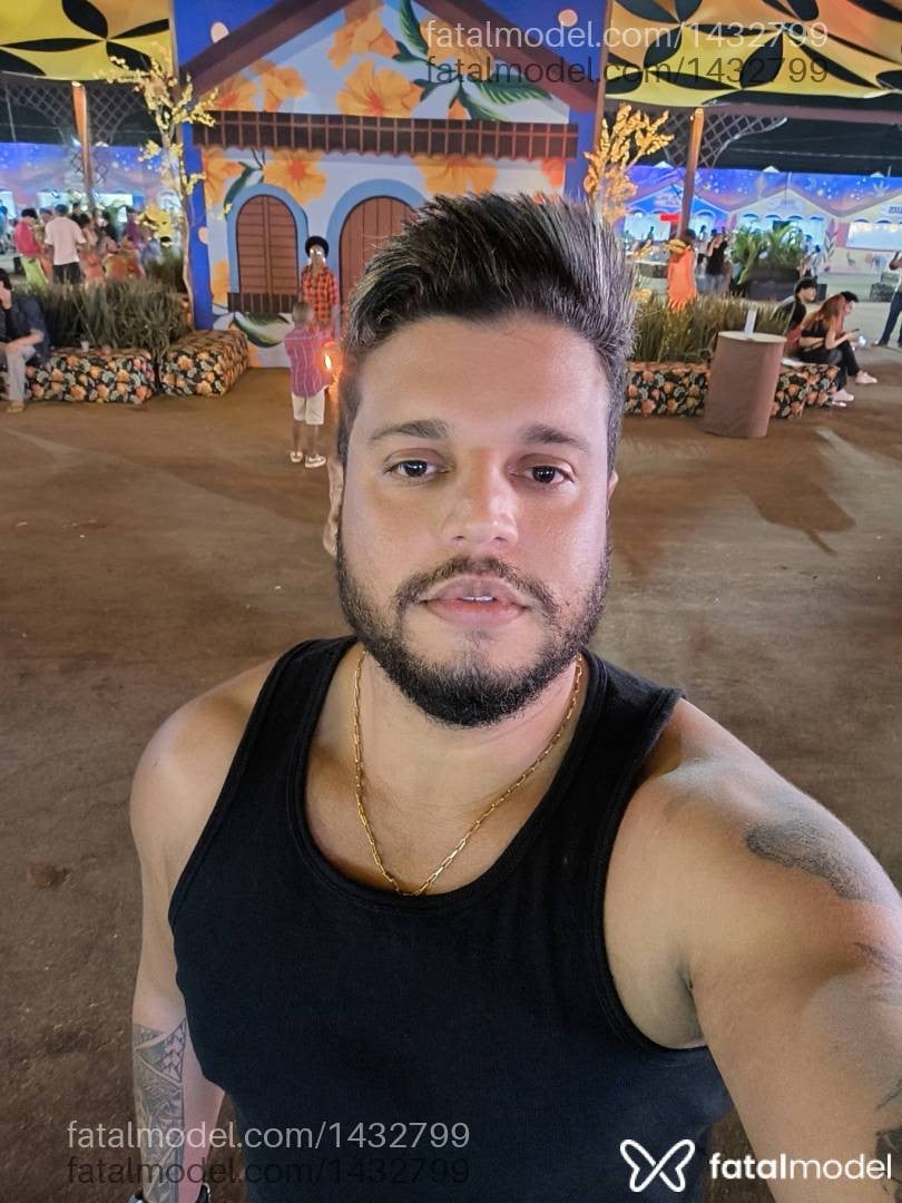 Acompanhante homem com cabelo castanho de olhos castanhos em Palmas - Márcio Adams