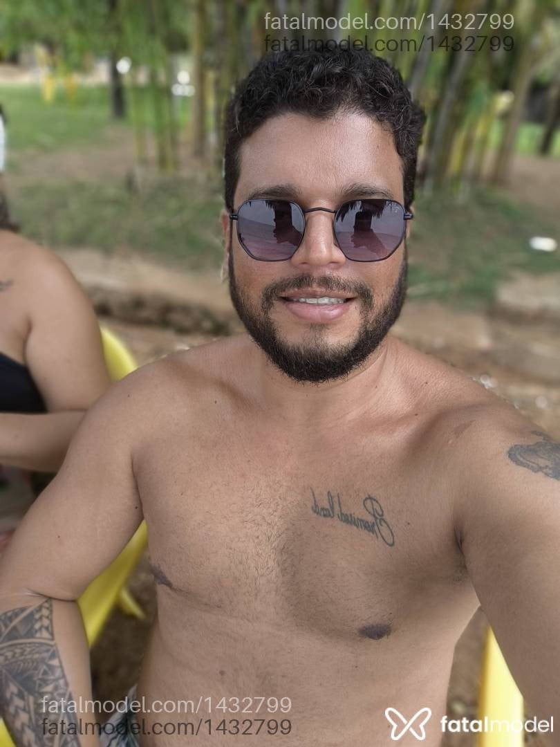 Acompanhante homem com cabelo castanho de olhos castanhos - Márcio Adams