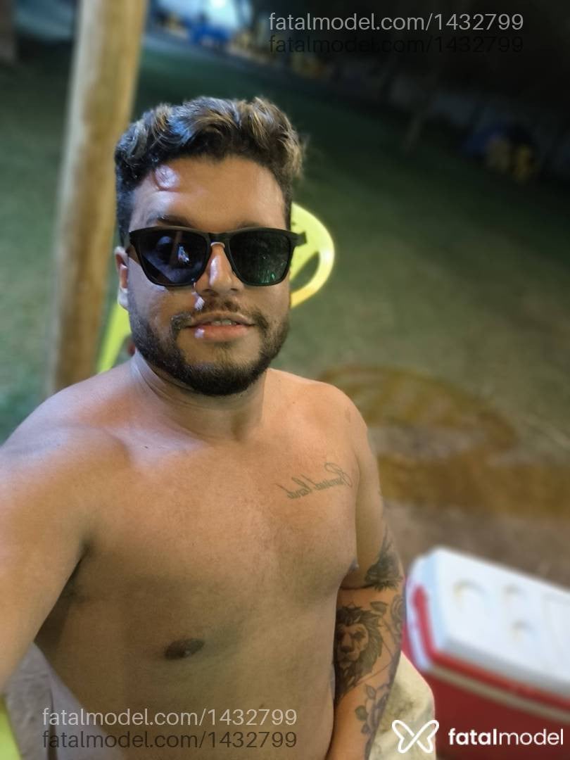 Acompanhante homem com cabelo castanho de olhos castanhos - Márcio Adams