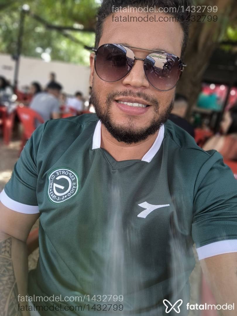 Acompanhante homem com cabelo castanho de olhos castanhos - Márcio Adams