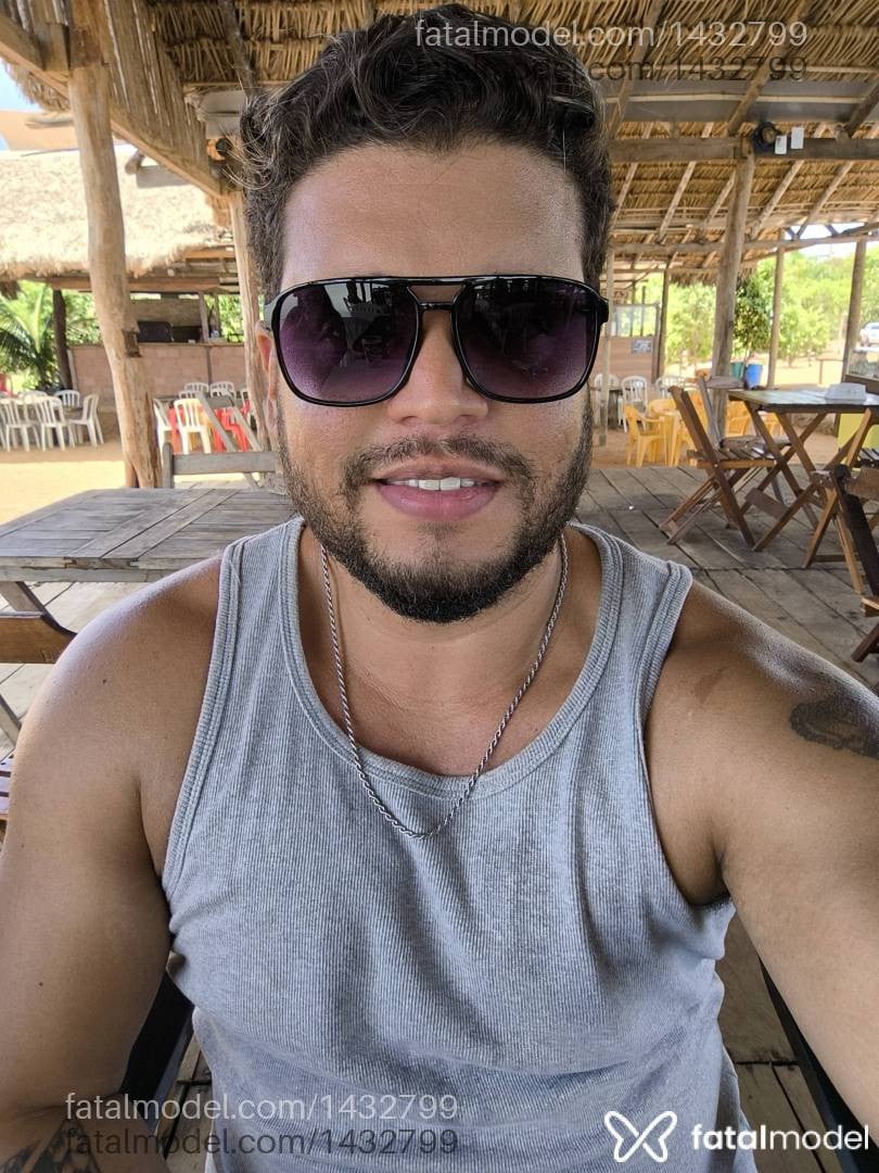 Acompanhante homem com cabelo castanho de olhos castanhos - Márcio Adams