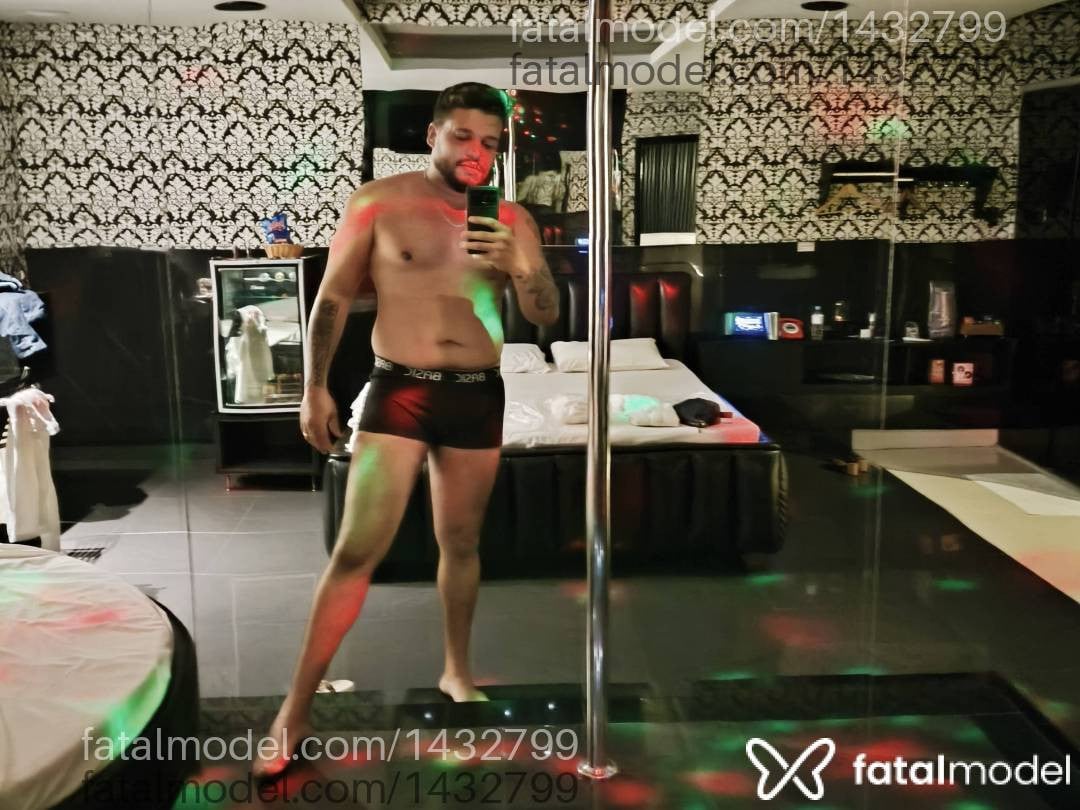 Acompanhante homem com cabelo castanho de olhos castanhos - Márcio Adams