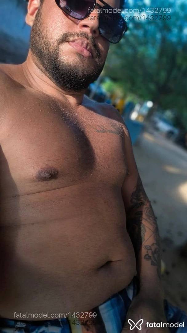 Acompanhante homem com cabelo castanho de olhos castanhos - Márcio Adams