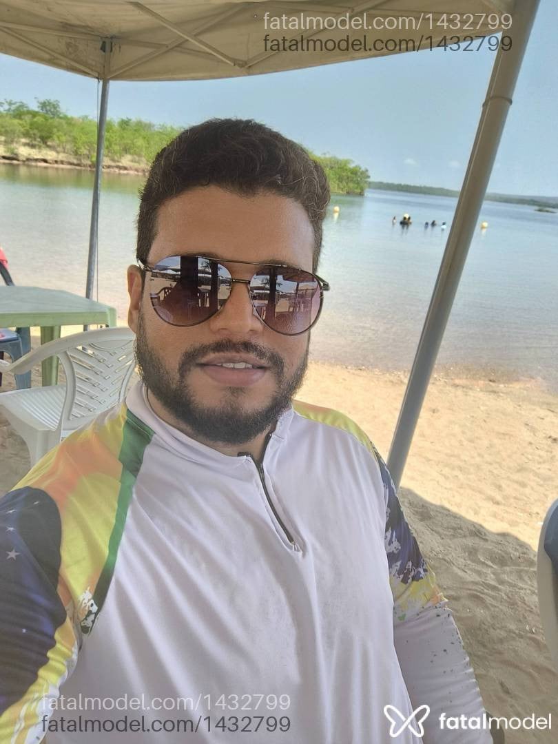Acompanhante homem com cabelo castanho de olhos castanhos - Márcio Adams