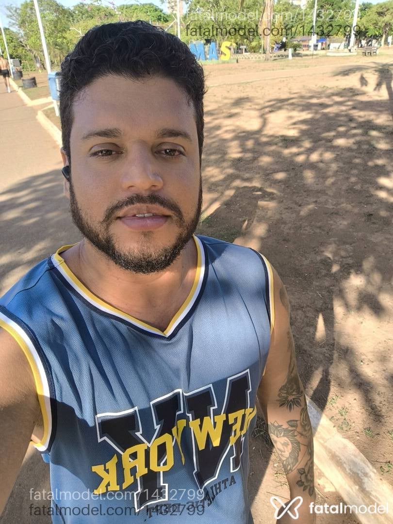 Acompanhante homem com cabelo castanho de olhos castanhos - Márcio Adams