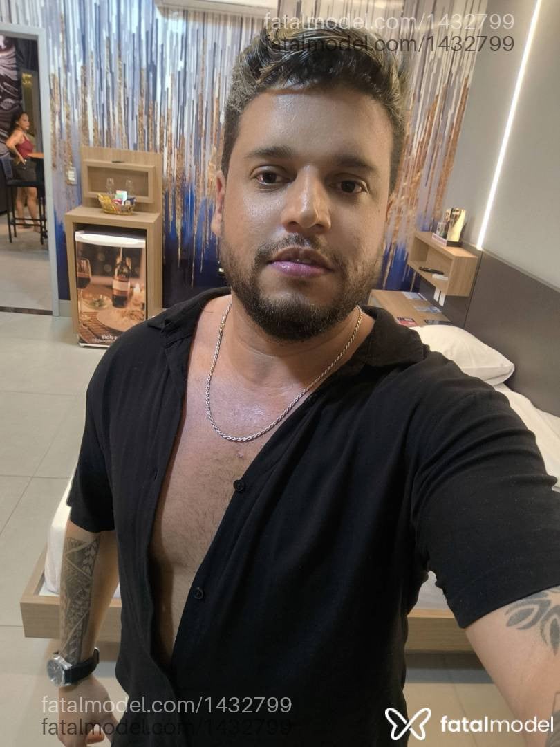 Acompanhante homem com cabelo castanho de olhos castanhos em Palmas - Márcio Adams
