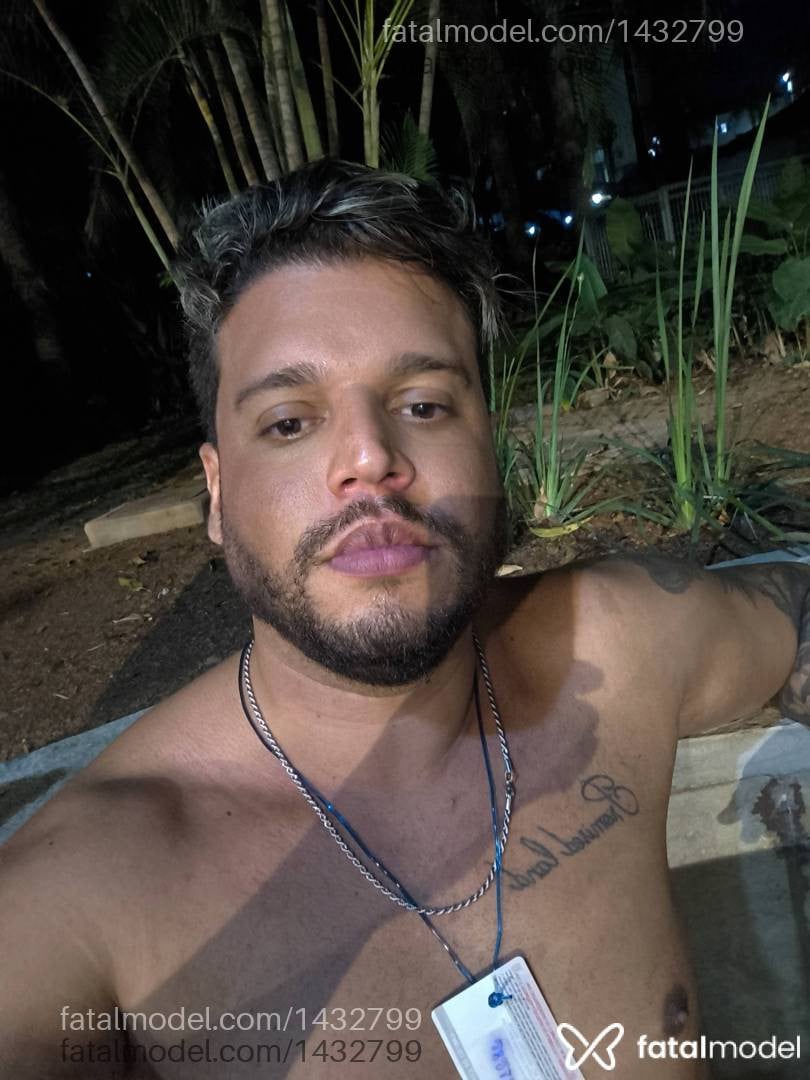 Acompanhante homem com cabelo castanho de olhos castanhos - Márcio Adams