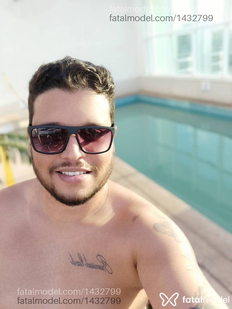 Acompanhante homem com cabelo castanho de olhos castanhos - Márcio Adams