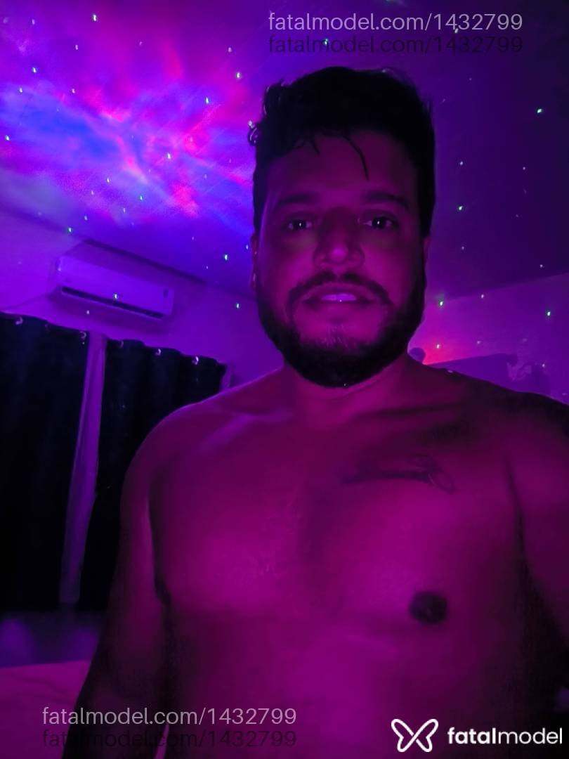 Acompanhante homem com cabelo castanho de olhos castanhos - Márcio Adams