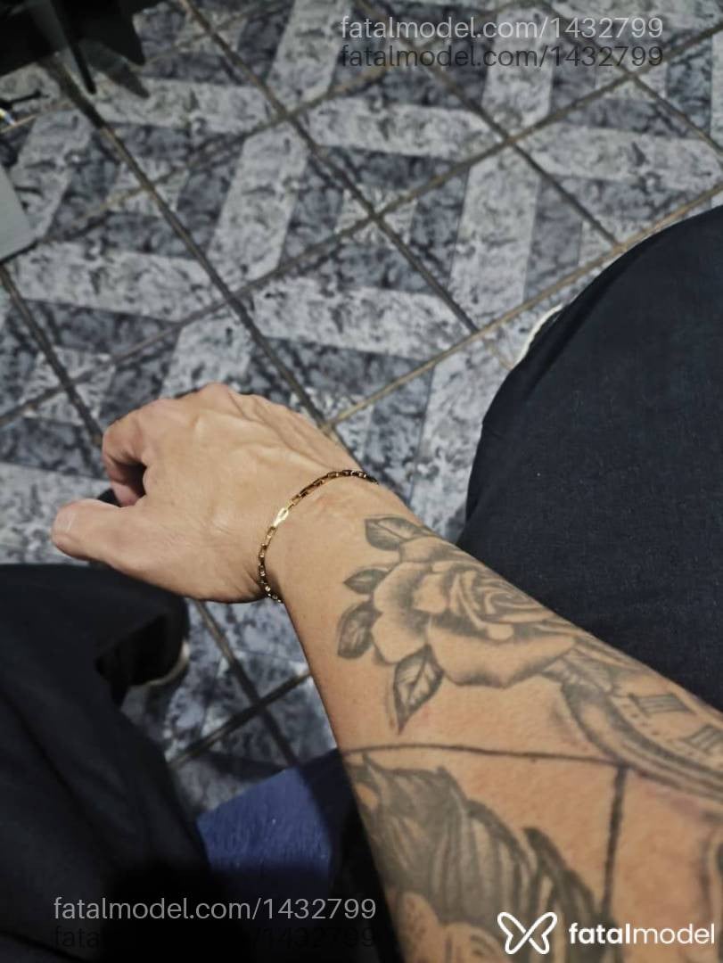Acompanhante homem com cabelo castanho de olhos castanhos - Márcio Adams