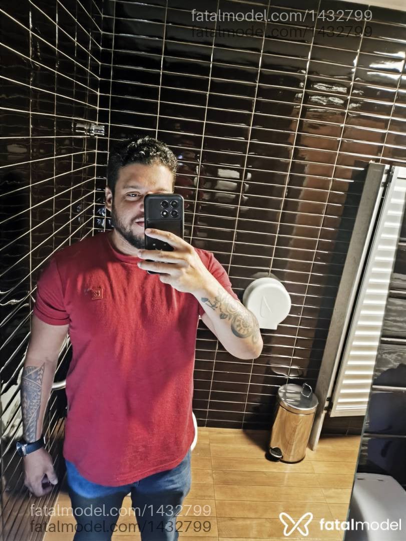 Acompanhante homem com cabelo castanho de olhos castanhos - Márcio Adams