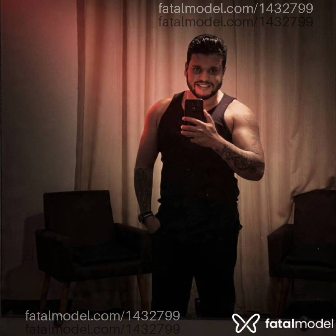 Acompanhante homem com cabelo castanho de olhos castanhos - Márcio Adams