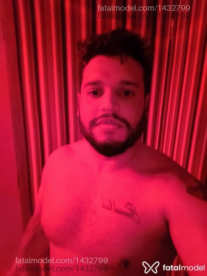 Acompanhante homem com cabelo castanho de olhos castanhos - Márcio Adams