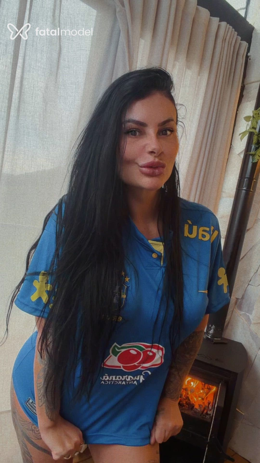 Acompanhante mulher morena (o) de olhos castanhos em Garopaba Acompanhante mulher morena (o) de olhos castanhos em Garopaba - Pyetra