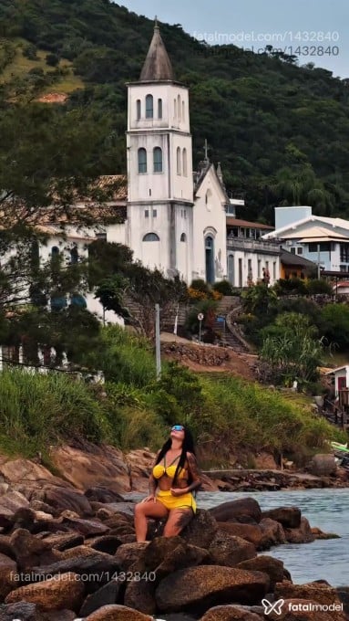 Acompanhante mulher morena (o) de olhos castanhos em Garopaba - Pyetra