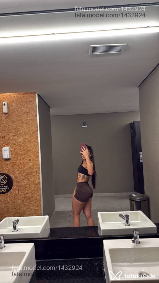 Acompanhante mulher com cabelo castanho de olhos mel em Florianópolis - Isa
