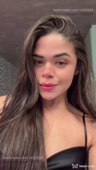 Acompanhante mulher com cabelo castanho de olhos mel em Porto Alegre - Isa