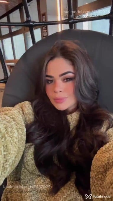 Acompanhante mulher com cabelo castanho de olhos mel em Porto Alegre - Isa
