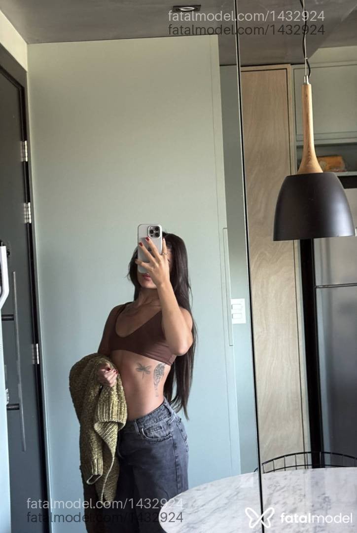 Acompanhante mulher com cabelo castanho de olhos mel em Porto Alegre - Isa