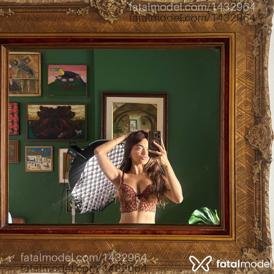 Acompanhante mulher com cabelo castanho de olhos castanhos em São Paulo Acompanhante mulher com cabelo castanho de olhos castanhos em São Paulo - Nuria Belcost