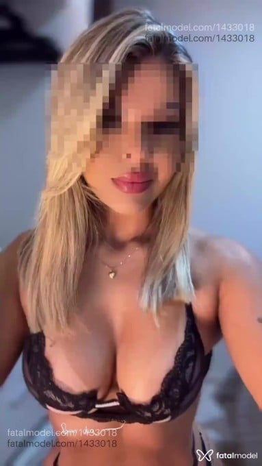 Acompanhante mulher loira (o) de olhos castanhos - Aylla Munizz