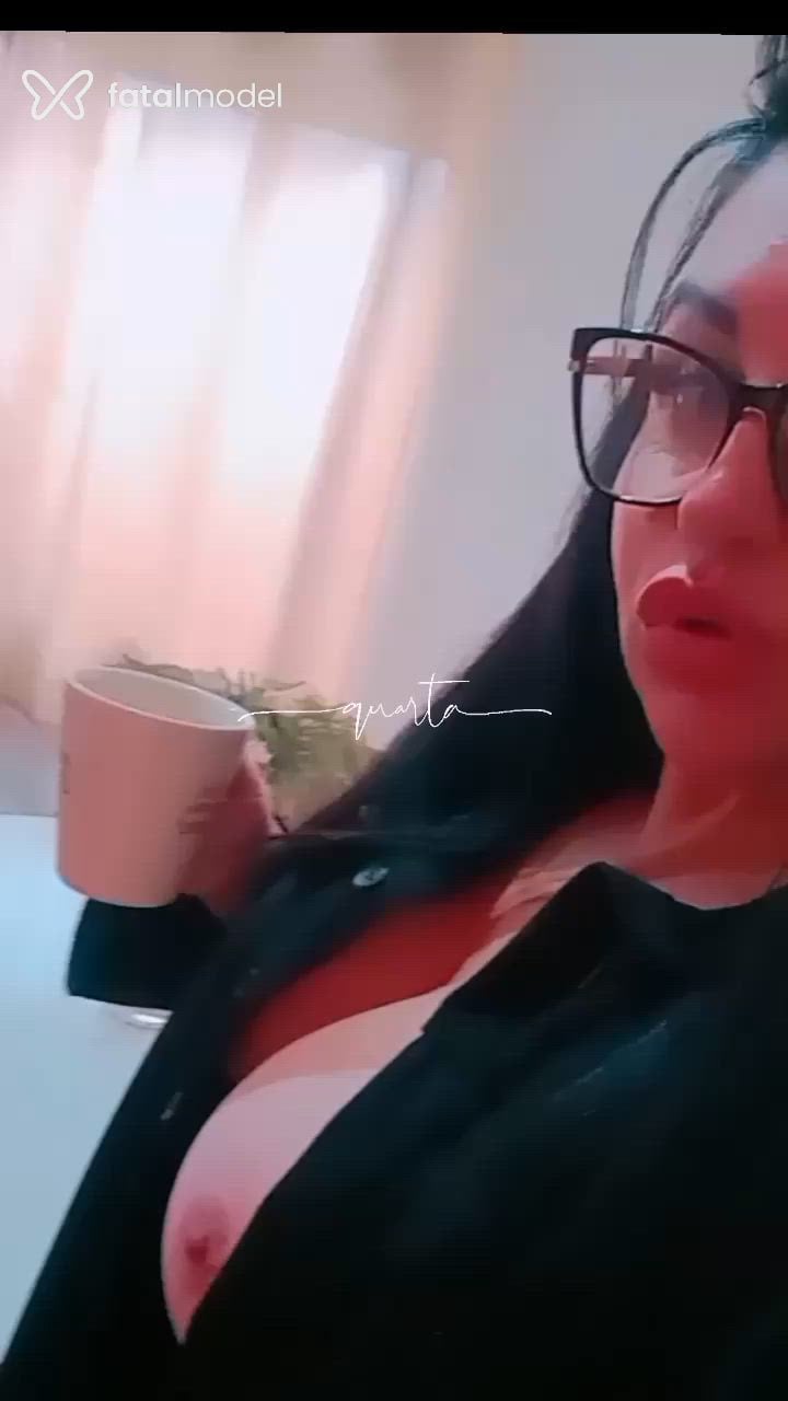 Acompanhante mulher morena (o) de olhos pretos - Kamila Parker