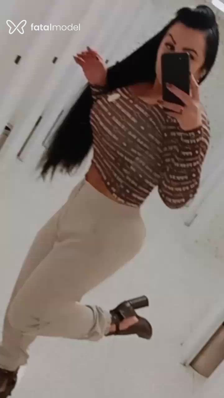 Acompanhante mulher morena (o) de olhos pretos - Kamila Parker