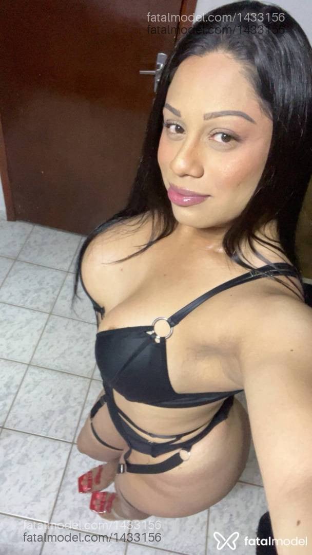 Acompanhante mulher trans morena (o) de olhos castanhos - Ariela Belly