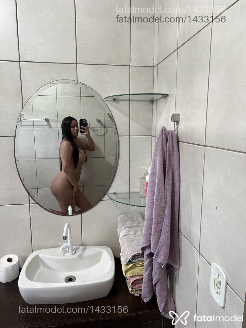 Acompanhante mulher trans morena (o) de olhos castanhos - Ariela Belly