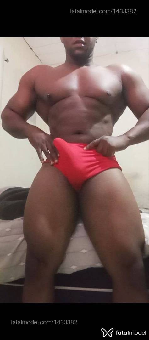 Acompanhante homem morena (o) de olhos castanhos - Jhemesom