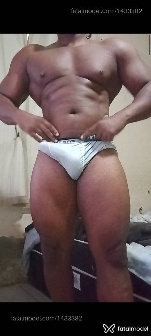 Acompanhante homem morena (o) de olhos castanhos - Jhemesom