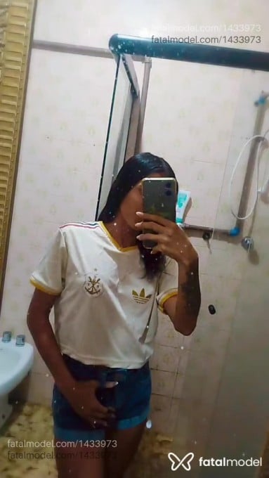 Acompanhante mulher morena (o) de olhos verdes - Pérola