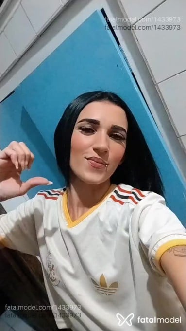 Acompanhante mulher morena (o) de olhos verdes - Pérola