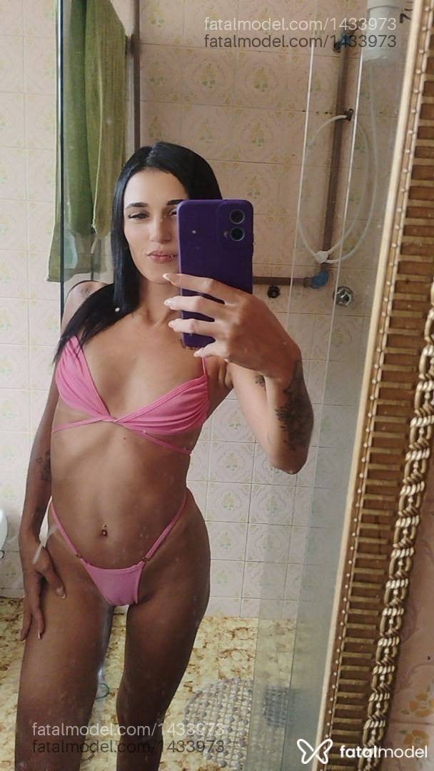 Acompanhante mulher morena (o) de olhos verdes - Pérola
