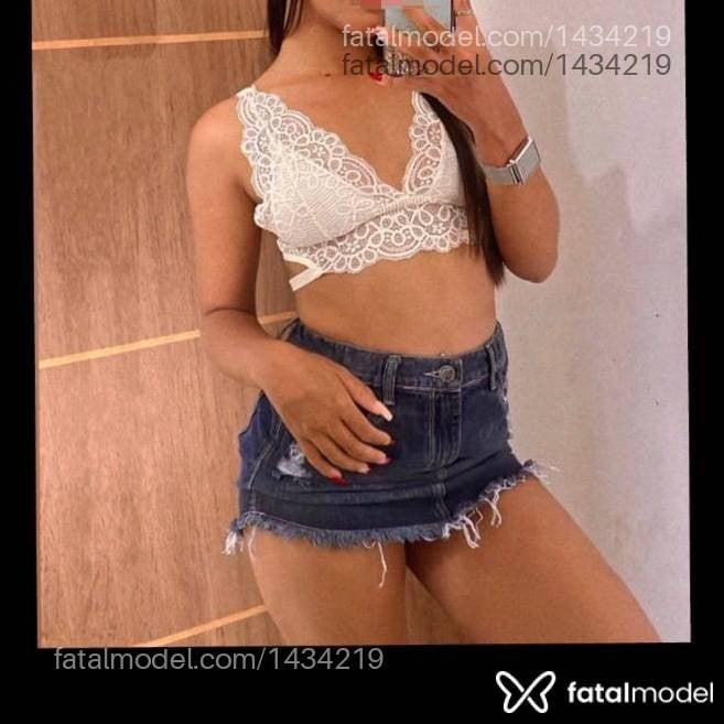 Acompanhante mulher morena (o) de olhos castanhos - Melissa