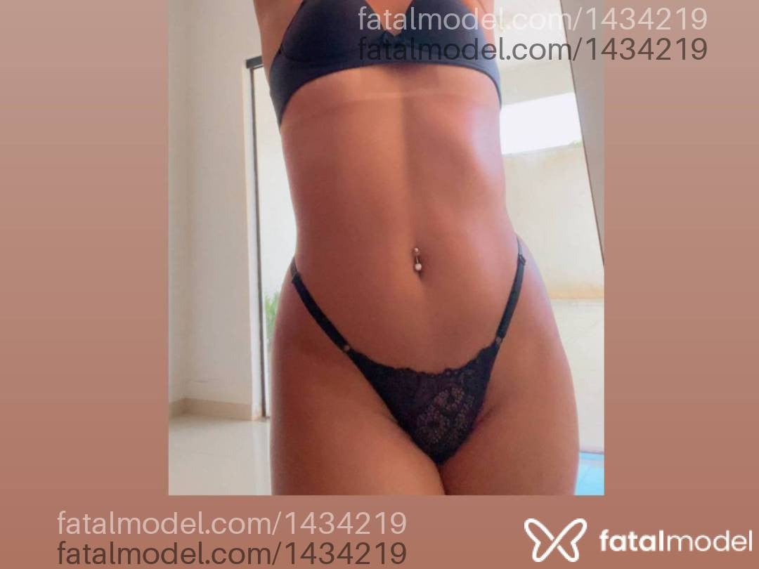 Acompanhante mulher morena (o) de olhos castanhos - Melissa