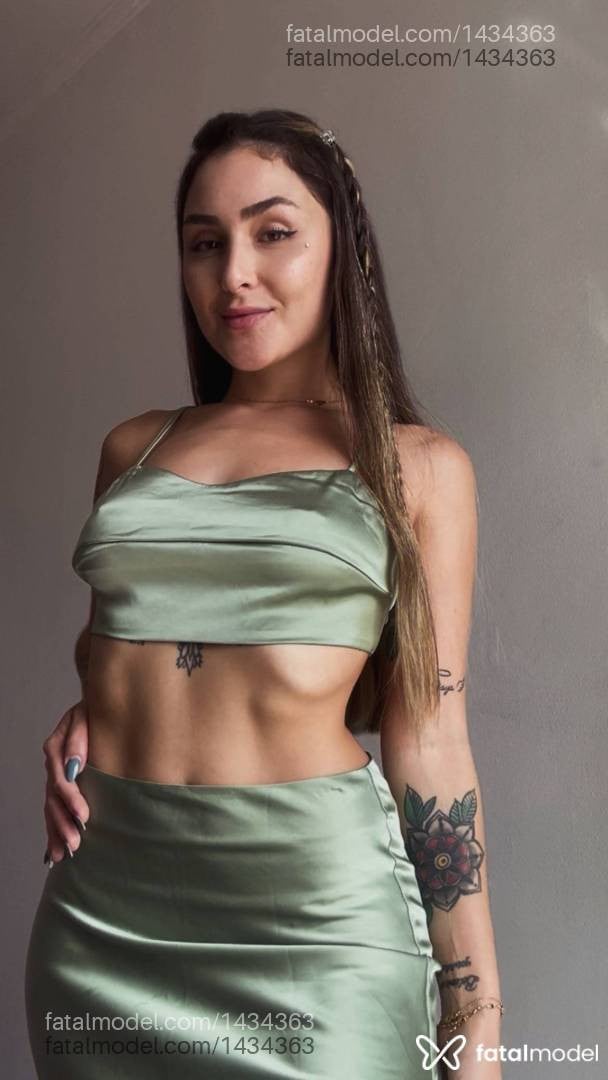 Acompanhante mulher com cabelo castanho de olhos castanhos em Maringá - Lorena Lins