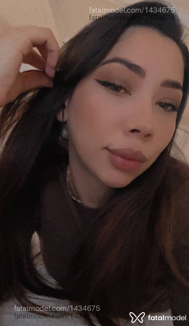 Acompanhante mulher com cabelo castanho de olhos mel em Gramado - Naii