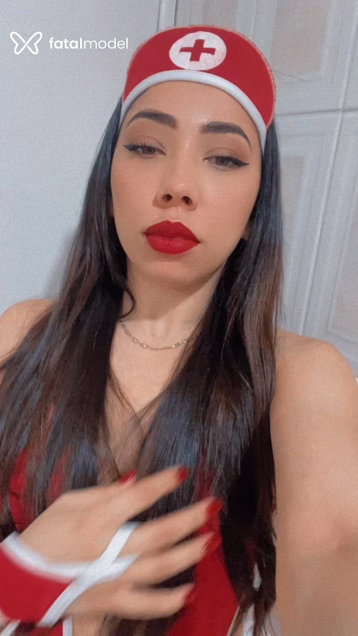 Acompanhante mulher com cabelo castanho de olhos mel - Naii